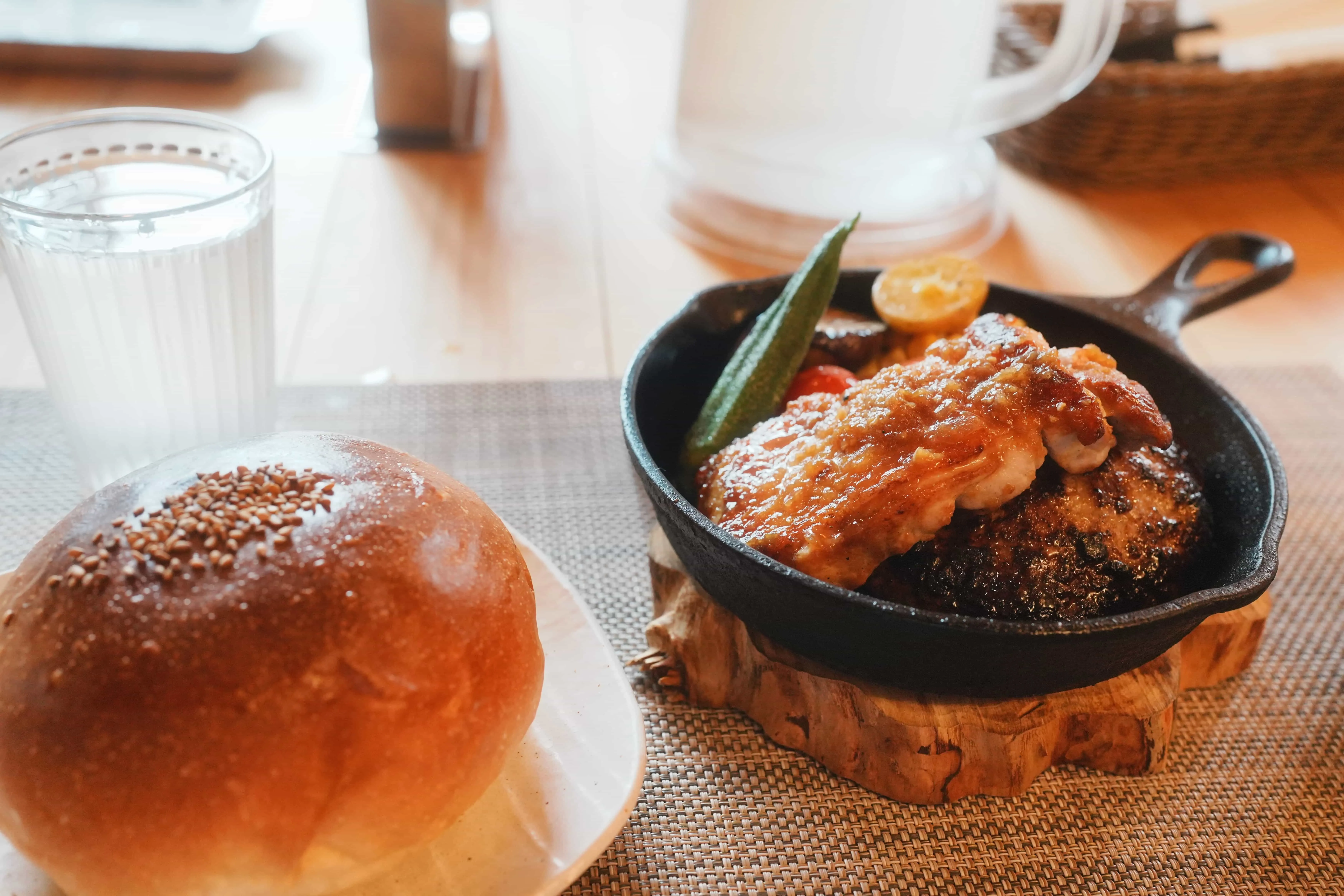 作例：美味しいご飯にレンズを向けると……