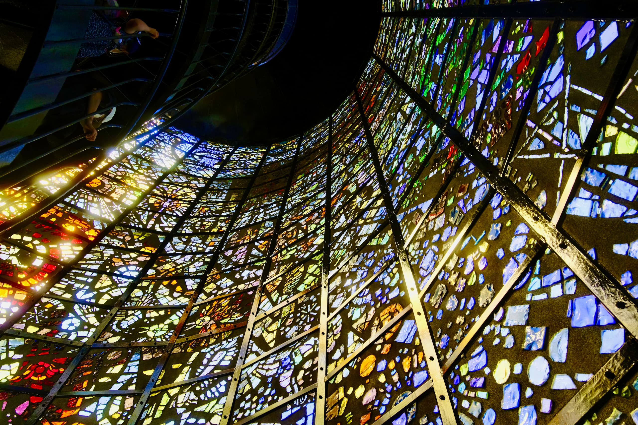 箱根彫刻の森美術館のステンドグラス天井。